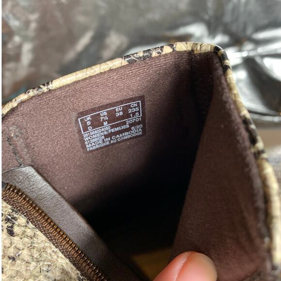 Collections by Clarks Heeled Booties Linvale Judith Taupe Womens 7.5 M Neutral - Picture 7 of 9